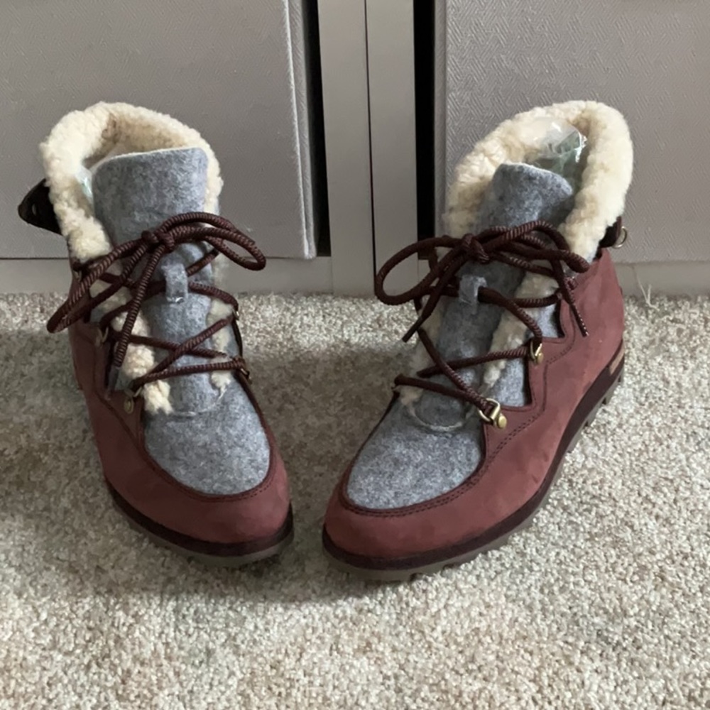 Women’s Sorel boots size 10